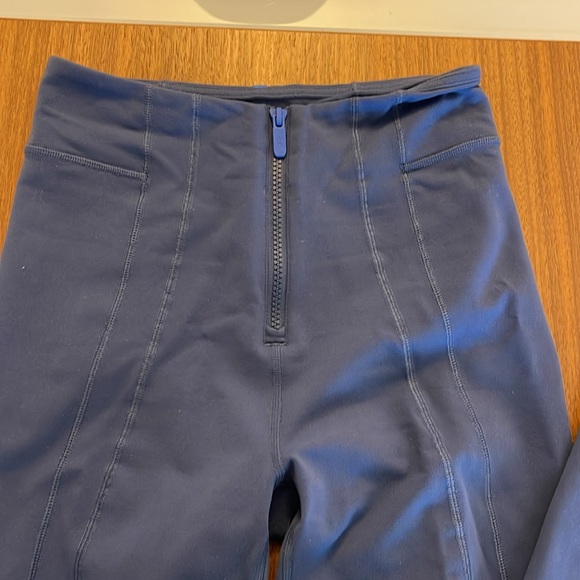 Lululemon size 4 with zipper at the front - Picture 2 of 8